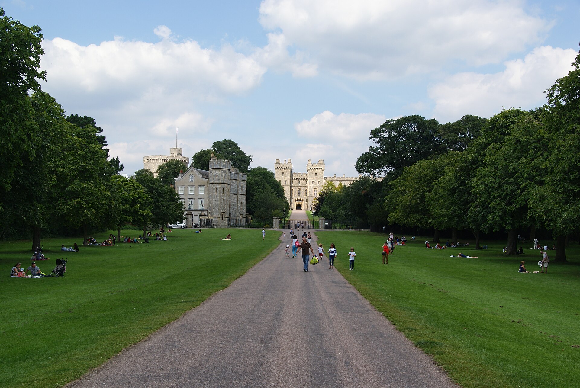 Il Long Walk, il viale alberato che porta al Castello di Windsor